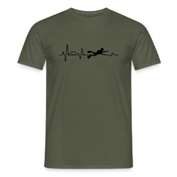 Herzschlag Taucher EKG Wasser tauchen Geschenkidee - Männer T-Shirt - Militärgrün - Vorne - AI Model Male 178 light (178cm)