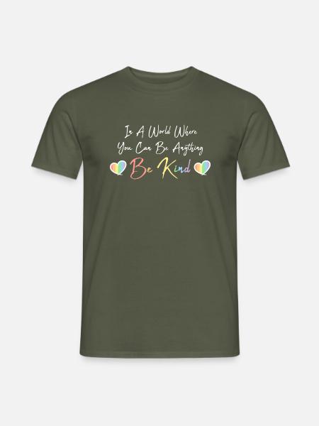 In A World Where You Can Be Anything Be Kind Zitat - Männer T-Shirt - Militärgrün