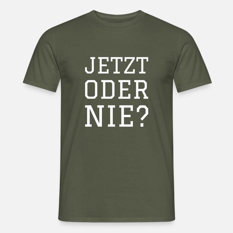 JETZT ODER NIE - Männer T-Shirt - Militärgrün