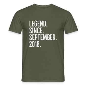 Legende seit September 2018 - Männer T-Shirt - Militärgrün - Vorne - AI Model Male 178 light (178cm)