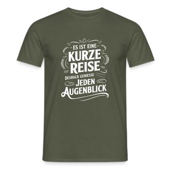 Das Leben ist eine kurze Reise - nutze die Zeit - Männer T-Shirt - Militärgrün - Vorne - AI Model Male 178 light (178cm)