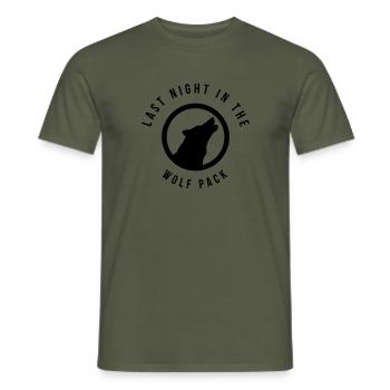 Last Night in the Wolf Pack, Polterabend, Bachelor - Männer T-Shirt - Militärgrün - Vorne - AI Model Male 178 light (178cm)