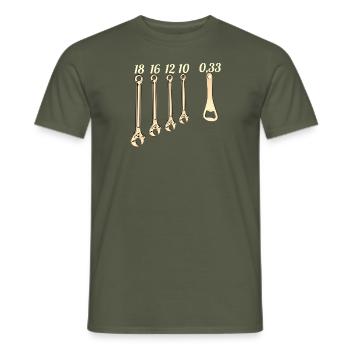 Schlüssel Öffner - Männer T-Shirt - Militärgrün - Vorne - AI Model Male 178 light (178cm)