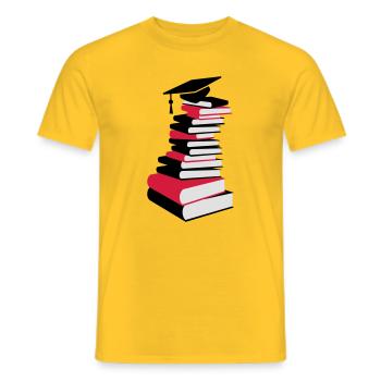 Une pile de livres avec chapeau de graduation - T-shirt homme - jaune - Devant - AI Model Male 178 dark (178cm)