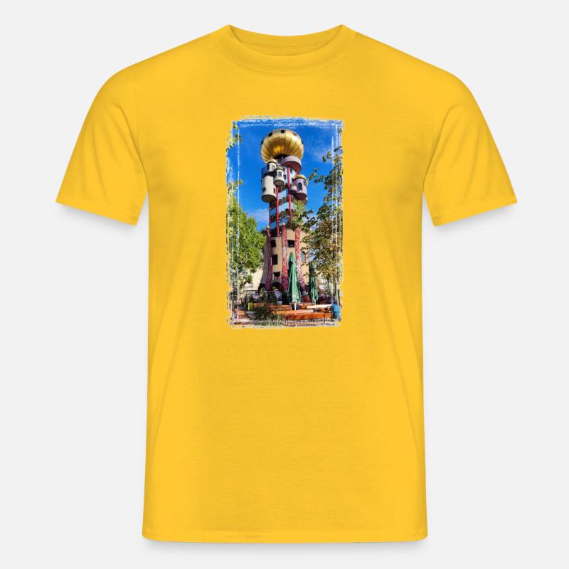 Hundertwasserturm beim Kuchlbauer - Männer T-Shirt - Gelb
