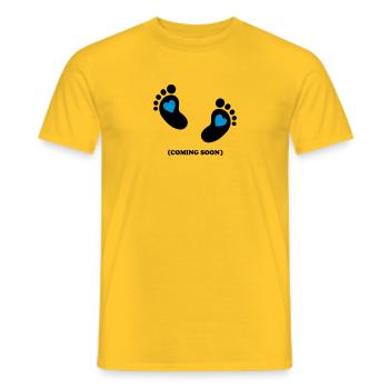 Baby - coming soon - 2c - Männer T-Shirt - Gelb - Vorne - AI Model Male 178 dark (178cm)