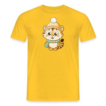 Niedlicher Tiger mit Schal und Pudelmütze. - Männer T-Shirt - Gelb - Vorne - AI Model Male 178 dark (178cm)
