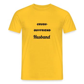 Crush Boyfriend Ehemann alles über die Entwicklung der Liebe - Männer T-Shirt - Gelb - Vorne - AI Model Male 178 dark (178cm)