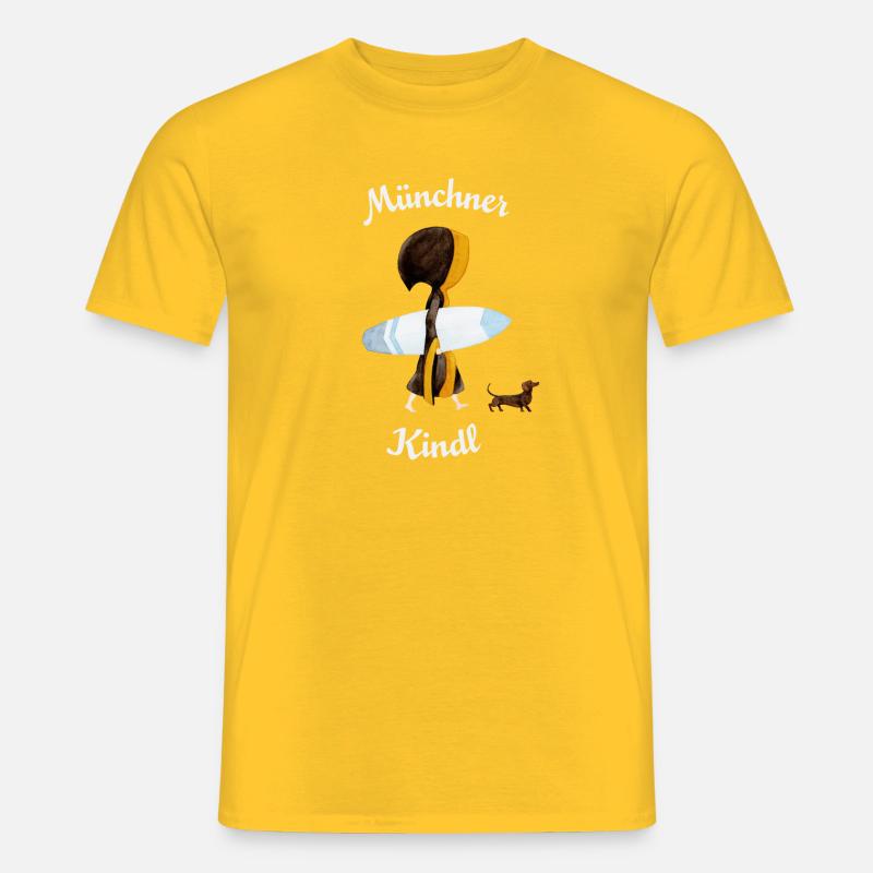 Münchner Kindl "Eisbach Surfer" mit Dackel - Männer T-Shirt - Gelb