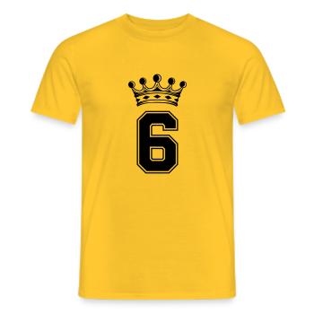 6 krone - Männer T-Shirt - Gelb - Vorne - AI Model Male 178 dark (178cm)