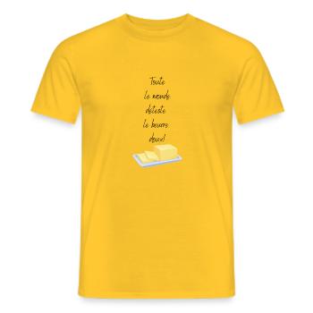 Toute le monde déteste le beurre doux - Männer T-Shirt - Gelb - Vorne - AI Model Male 178 dark (178cm)