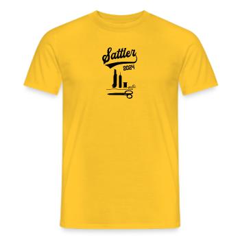 Sattler 2024 Beruf Sattlerei Lehre Lehrling - Männer T-Shirt - Gelb - Vorne - AI Model Male 178 dark (178cm)