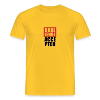 Cool Challenge Accepted Text Design - Männer T-Shirt - Gelb - Vorne - AI Model Male 178 dark (178cm)