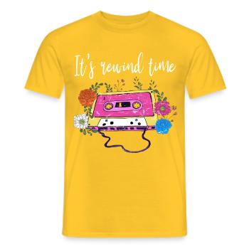 Cassette Vintage Rétro « It’s Rewind Time » Par - T-shirt homme - jaune - Devant - AI Model Male 178 dark (178cm)