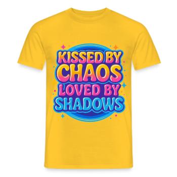 Fantasy Reader Vibes – Kissed by Chaos Design - T-shirt homme - jaune - Devant - AI Model Male 178 dark (178cm)