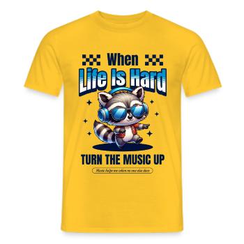 Quand la vie est difficile – Monte le son de la musique - T-shirt homme - jaune - Devant - AI Model Male 178 dark (178cm)