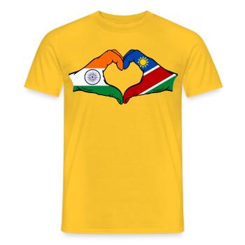 Drapeau de l'Inde et de la Namibie en forme de cœur - T-shirt homme - jaune - Devant - AI Model Male 178 dark (178cm)