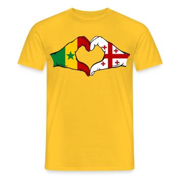 Sénégal Géorgie Drapeau Mains Coeur Forme - T-shirt homme - jaune - Devant - AI Model Male 178 dark (178cm)
