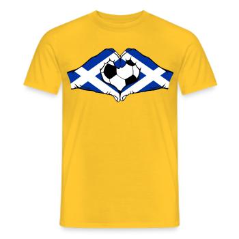 Drapeau écossais Mains en forme de cœur - T-shirt homme - jaune - Devant - AI Model Male 178 dark (178cm)