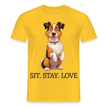 Sit Stay Love 2 Tri-Colour Border Collie Dog Merch - Männer T-Shirt - Gelb - Vorne - AI Model Male 178 dark (178cm)