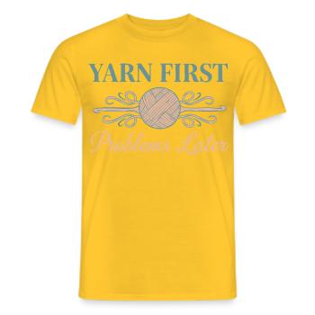 Crochet Lover Garn Erste Probleme später Lustig - Männer T-Shirt - Gelb - Vorne - AI Model Male 178 dark (178cm)