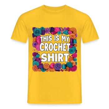 Inscription sur une chemise au crochet : Monde de laine colorée - T-shirt homme - jaune - Devant - AI Model Male 178 dark (178cm)