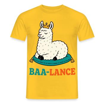 Baa-Lance – Königliches Lama in Balance - Männer T-Shirt - Gelb - Vorne - AI Model Male 178 dark (178cm)