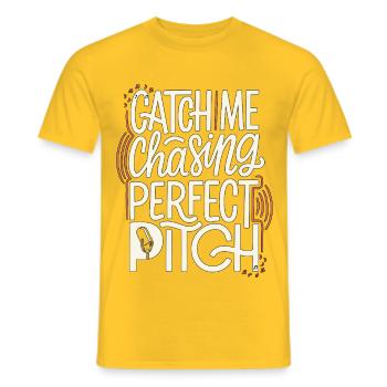 Vocalist Catch Me Chasing Perfect Pitch Musician - Männer T-Shirt - Gelb - Vorne - AI Model Male 178 dark (178cm)