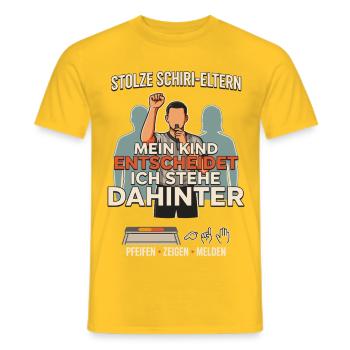 Stolze Schiri Eltern - Männer T-Shirt - Gelb - Vorne - AI Model Male 178 dark (178cm)