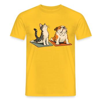 Bulldogge und Katze beim Yoga – Tierisches Duo - Männer T-Shirt - Gelb - Vorne - AI Model Male 178 dark (178cm)