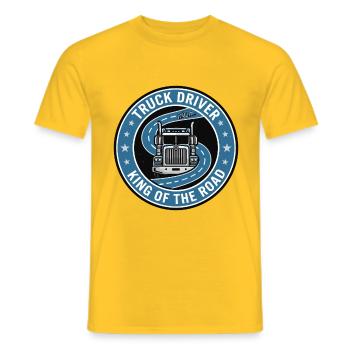 Lkw-Fahrer-König der Straßen-Sattelschlepper-Abzeichen-Geschenk - Männer T-Shirt - Gelb - Vorne - AI Model Male 178 dark (178cm)