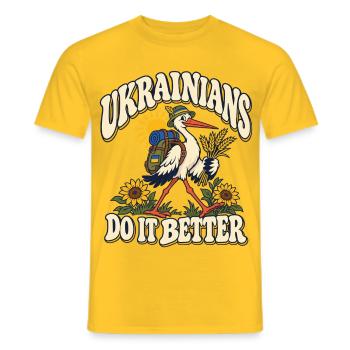 Ukrainischer Storch mit Heimatmotiv - Männer T-Shirt - Gelb - Vorne - AI Model Male 178 dark (178cm)