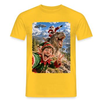 Lustiges Elf Selfie mit Weihnachtsmann, T-Rex, UFO - Männer T-Shirt - Gelb - Vorne - AI Model Male 178 dark (178cm)