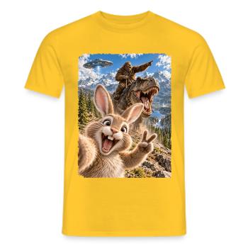 Osterhase Selfie mit Bigfoot, T-Rex, UFO - Männer T-Shirt - Gelb - Vorne - AI Model Male 178 dark (178cm)