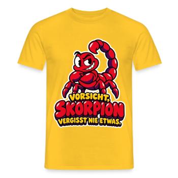 Vorsicht, Skorpion - vergisst nie etwas - Männer T-Shirt - Gelb - Vorne - AI Model Male 178 dark (178cm)
