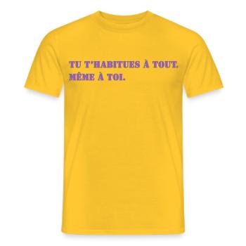 TU T’HABITUES À TOUT. MÊME À TOI. - T-shirt homme - jaune - Devant - AI Model Male 178 dark (178cm)