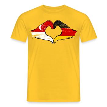 Singapur Deutschland Flagge Hände Herzform used - Männer T-Shirt - Gelb - Vorne - AI Model Male 178 dark (178cm)