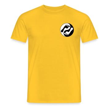 barfuß natural runners yin yang - Männer T-Shirt - Gelb - Vorne - AI Model Male 178 dark (178cm)