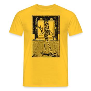 Skelett mit Skateboard vor Backsteinmauerwerk - Männer T-Shirt - Gelb - Vorne - AI Model Male 178 dark (178cm)