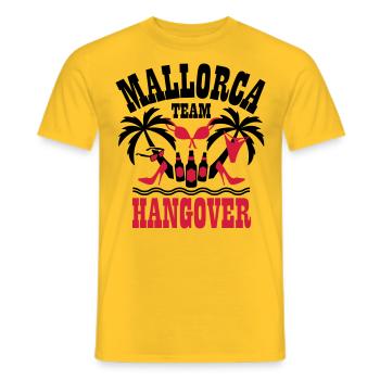 12 Mallorca Team Hangover Palmen Beer Sex Party - Männer T-Shirt - Gelb - Vorne - AI Model Male 178 dark (178cm)