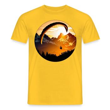 Gleitschirmfliegen in den Bergen - Männer T-Shirt - Gelb - Vorne - AI Model Male 178 dark (178cm)
