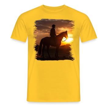 Reiten ist eine alte Tradition - Männer T-Shirt - Gelb - Vorne - AI Model Male 178 dark (178cm)