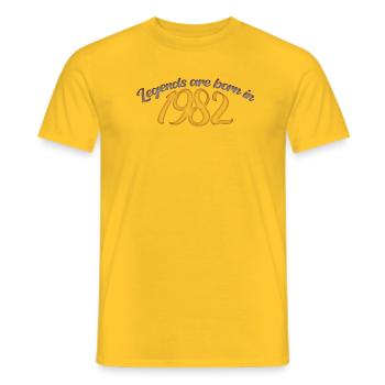 T-shirt personnalisé 1982 Legends are born in 1982 - T-shirt homme - jaune - Devant - AI Model Male 178 dark (178cm)