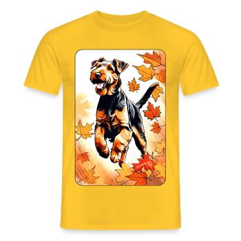 Airedale Terrier spielt im Herbstlaub - Männer T-Shirt - Gelb - Vorne - AI Model Male 178 dark (178cm)