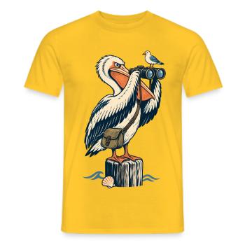 Pelikan mit Fernglas – Maritimes Küstenmotiv - Männer T-Shirt - Gelb - Vorne - AI Model Male 178 dark (178cm)