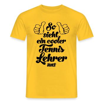 So sieht ein cooler Tennislehrer aus Tennis - Männer T-Shirt - Gelb - Vorne - AI Model Male 178 dark (178cm)