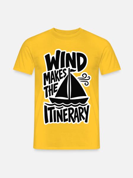 Segeln – Wind Makes the Itinerary - Männer T-Shirt - Gelb