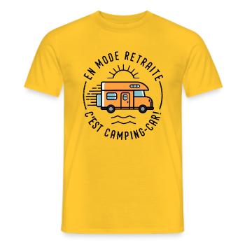 mode retraite c'est camping-car cadeau noel fête - T-shirt homme - jaune - Devant - AI Model Male 178 dark (178cm)