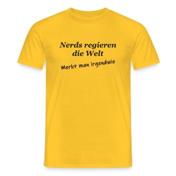 Nerds regieren. Merkt man. Schwarze Schrift. - Männer T-Shirt - Gelb - Vorne - AI Model Male 178 dark (178cm)