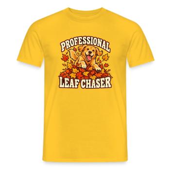 Professional Leaf Chaser – Herbst-Hundemotiv - Männer T-Shirt - Gelb - Vorne - AI Model Male 178 dark (178cm)